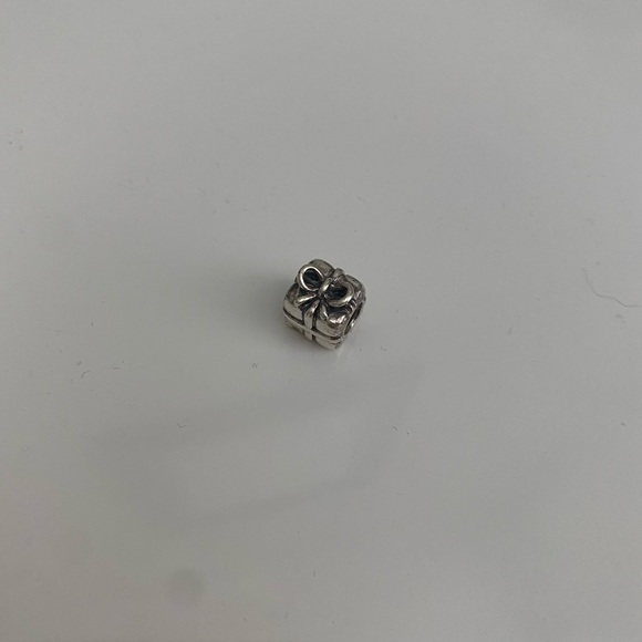 Authentic Pandora Present Charm - Picture 2 of 5